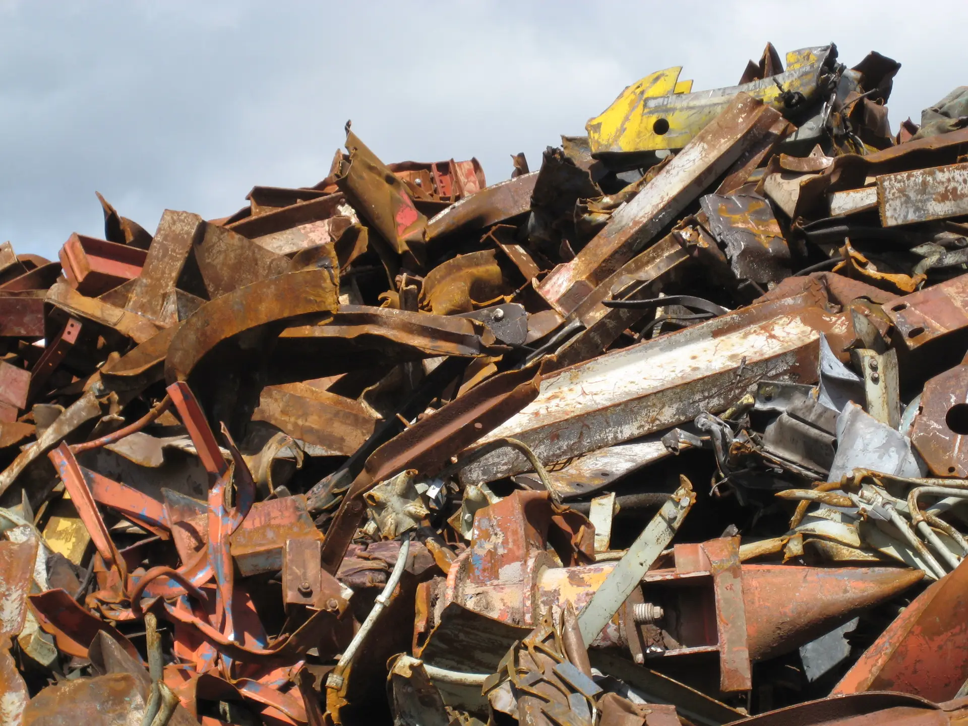 Sorted heavy melting steel ready for loading